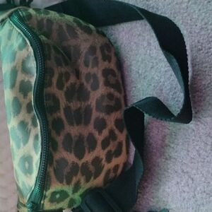 𝅺NWOT Fanny pack